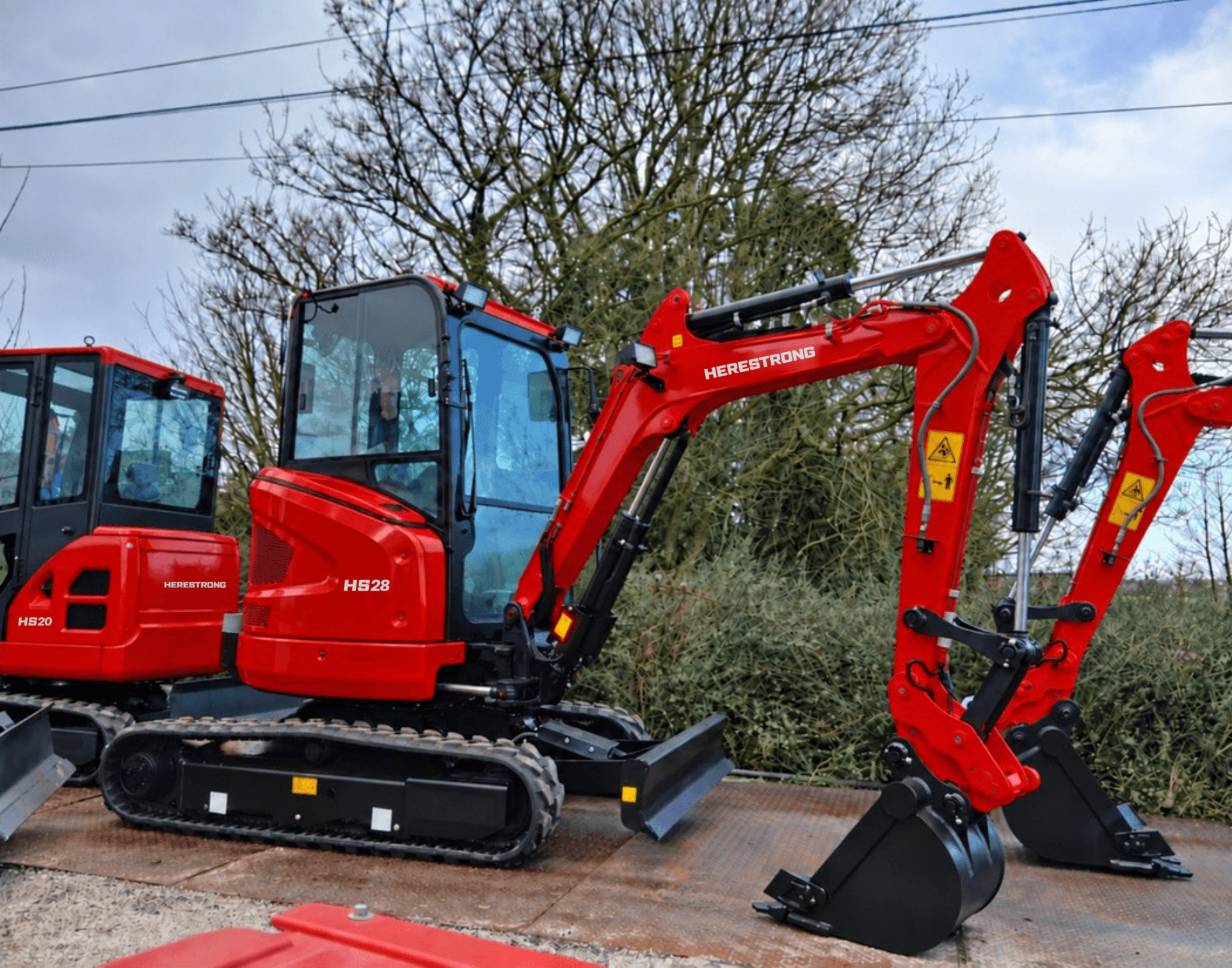 HERESTRONG HS28 excavator at a customer site in Europe