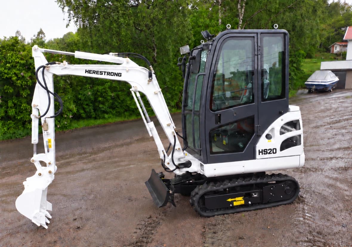 HERESTRONG HS20 excavator in a customer-specified white finish